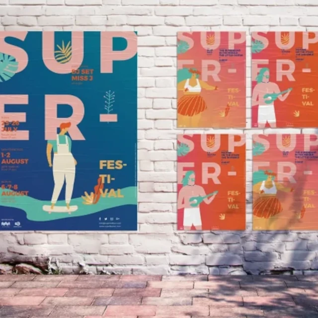 Pared de ladrillo con carteles publicitarios modernos en Almería