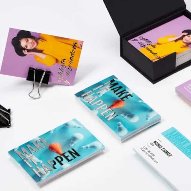 Ejemplo de tarjetas de visita y papelería corporativa de alta calidad